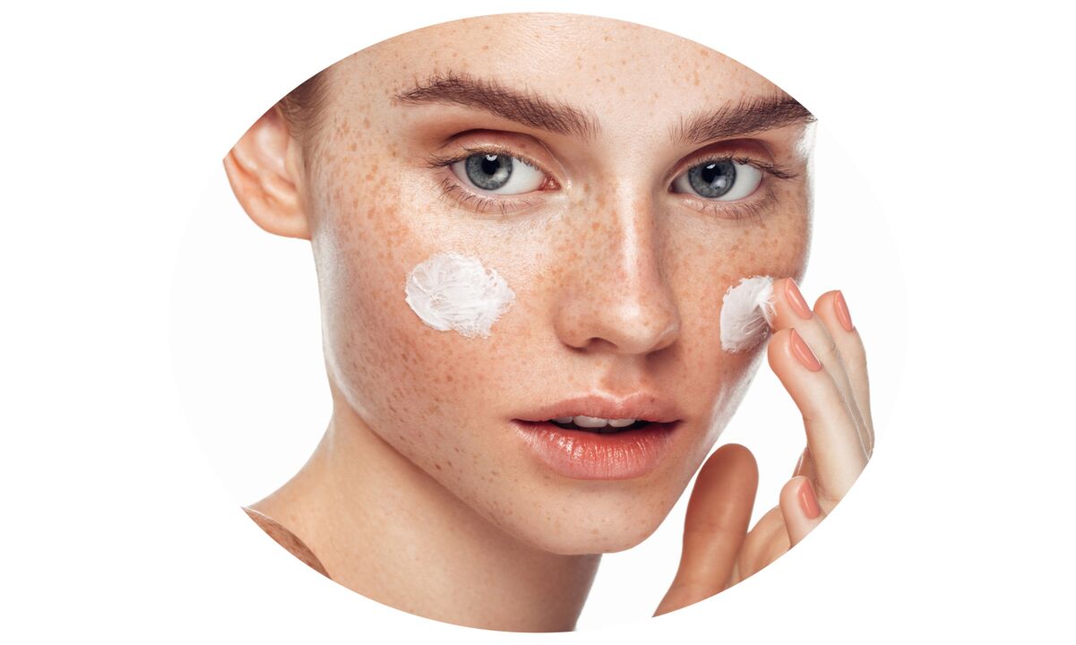 How to correctly apply anti-wrinkle cream Coralift to the skin